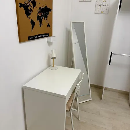 Uri House-il Tuo Rifugio Moderno A 300mt Dalla Metro C Apartmán *